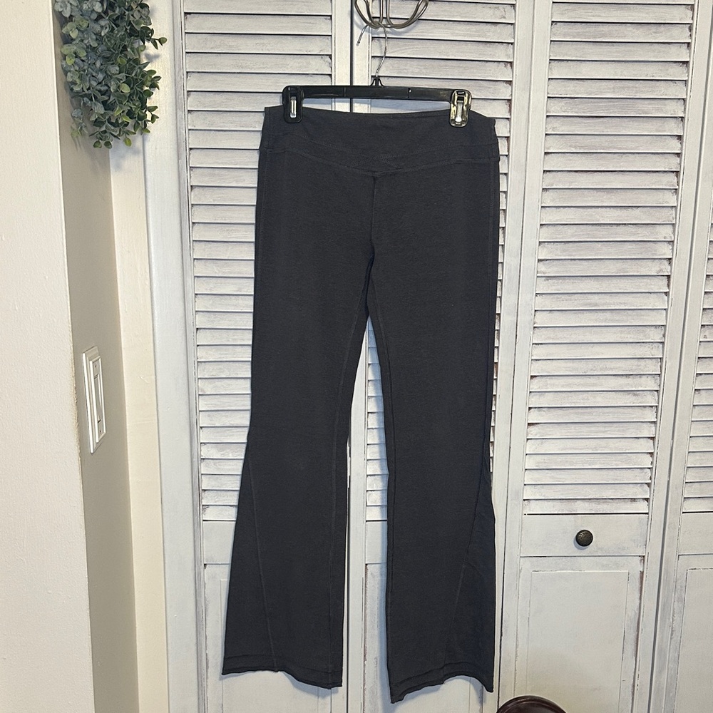 Prana charcoal Performance flare legging stretch pants with Subtle Logo M